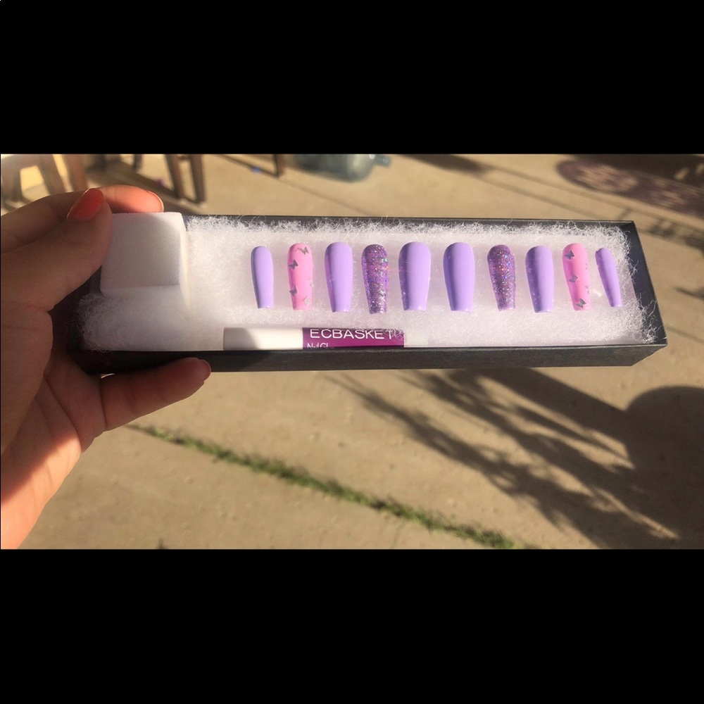 Press on nails